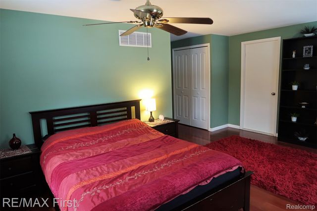 2465 WALTHAM Drive, Troy, MI 48085