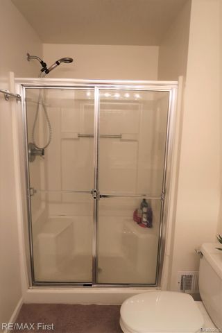2465 WALTHAM Drive, Troy, MI 48085