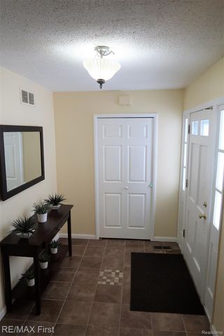 2465 WALTHAM Drive, Troy, MI 48085