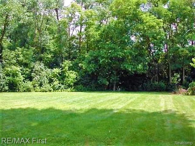 2465 WALTHAM Drive, Troy, MI 48085