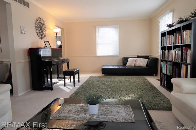2465 WALTHAM Drive, Troy, MI 48085