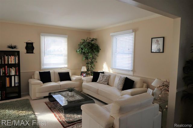 2465 WALTHAM Drive, Troy, MI 48085