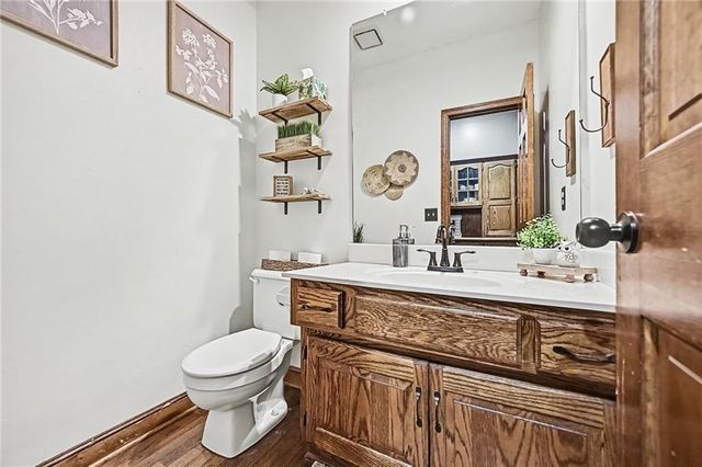 7645 N Lucerne Court, Kansas City, MO 64151