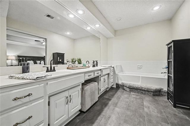7645 N Lucerne Court, Kansas City, MO 64151