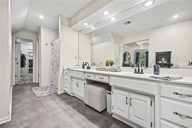 7645 N Lucerne Court, Kansas City, MO 64151