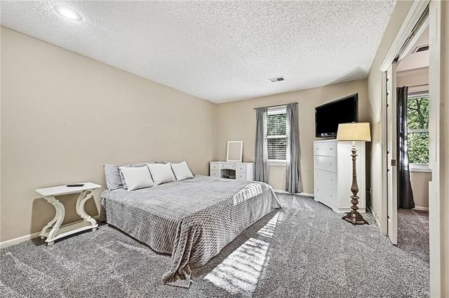 7645 N Lucerne Court, Kansas City, MO 64151