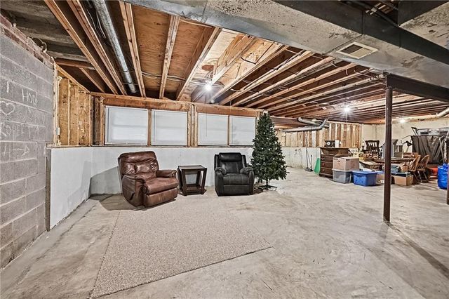 7645 N Lucerne Court, Kansas City, MO 64151