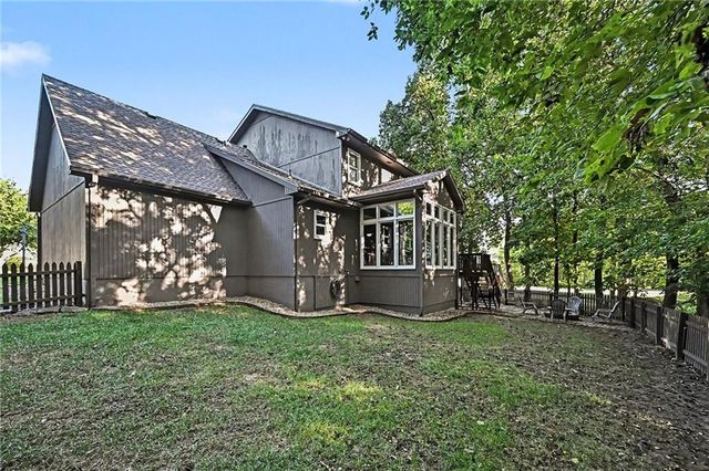 7645 N Lucerne Court, Kansas City, MO 64151