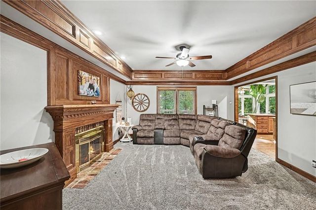 7645 N Lucerne Court, Kansas City, MO 64151
