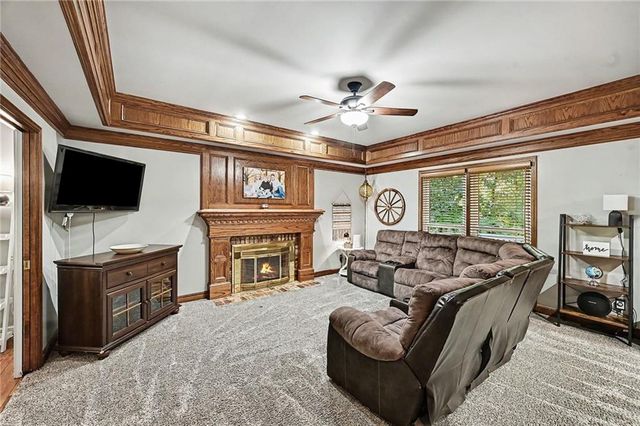 7645 N Lucerne Court, Kansas City, MO 64151