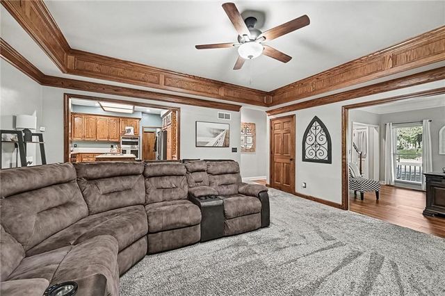 7645 N Lucerne Court, Kansas City, MO 64151