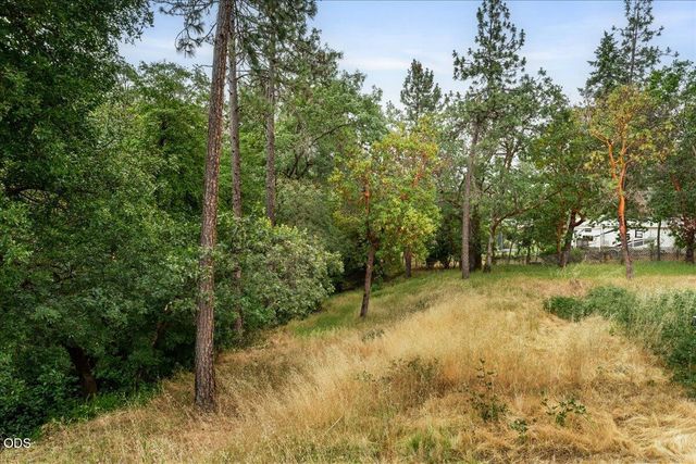 273 Canyon Oak Drive, Grants Pass, OR 97526