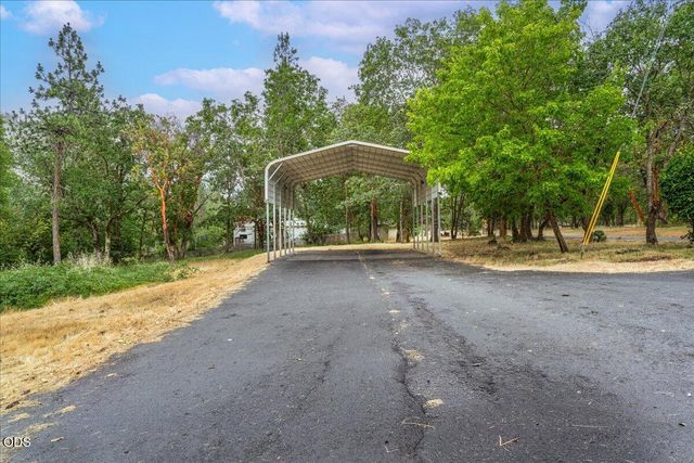 273 Canyon Oak Drive, Grants Pass, OR 97526