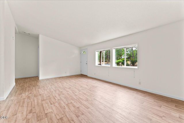 273 Canyon Oak Drive, Grants Pass, OR 97526