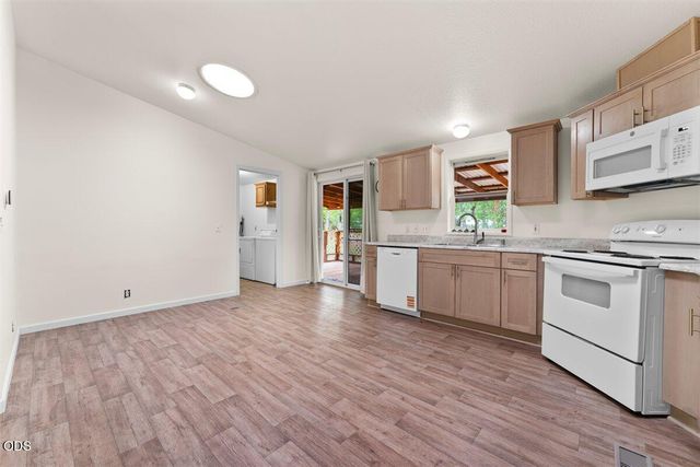 273 Canyon Oak Drive, Grants Pass, OR 97526