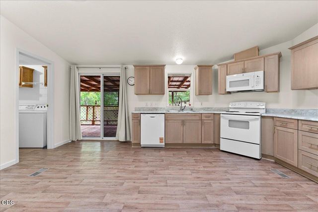 273 Canyon Oak Drive, Grants Pass, OR 97526