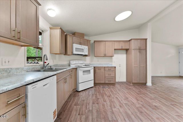 273 Canyon Oak Drive, Grants Pass, OR 97526