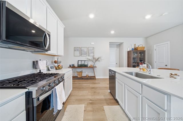 15385 S 37th Court S, Bixby, OK 74008