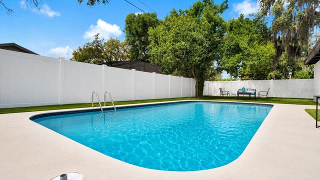 2464 DERBYSHIRE ROAD, Maitland, FL 32751
