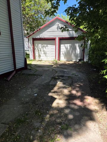 1212 W Chambers STREET, Milwaukee, WI 53206