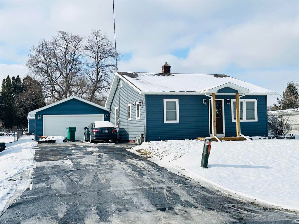 56599 Oak Road, South Bend, IN 46619