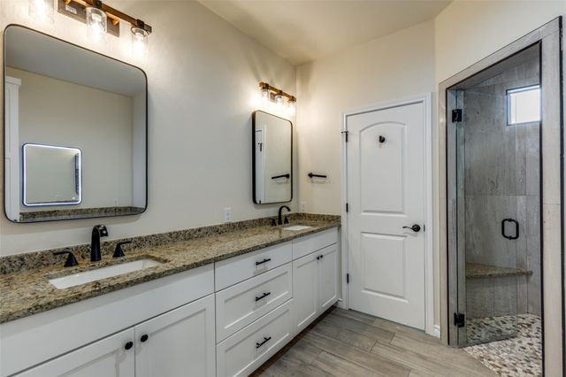 156 Greg LN, Jarrell, TX 76537