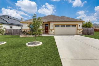 156 Greg LN, Jarrell, TX 76537