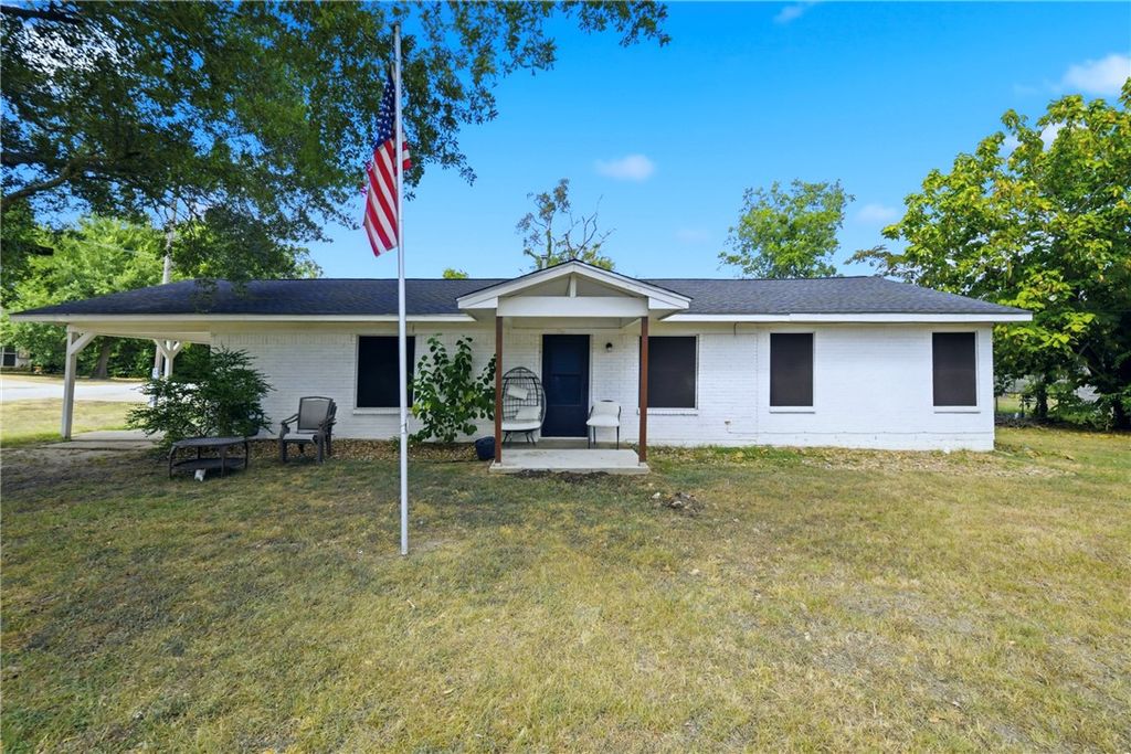 700 North Owensville Street, Franklin, TX 77856 — exterior