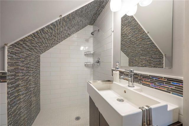 17 W 58th Street, Kansas City, MO 64113