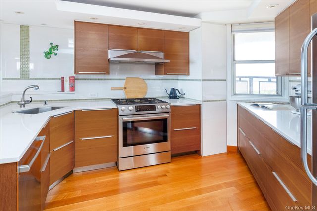 5700 Arlington Avenue 21R, Bronx, NY 10471