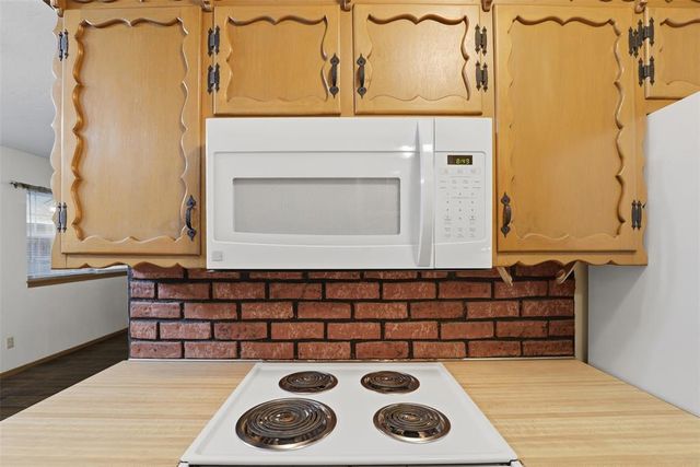 7704 NW 30th Street, Bethany, OK 73008