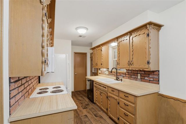 7704 NW 30th Street, Bethany, OK 73008