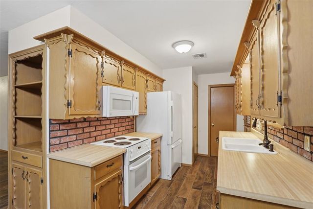 7704 NW 30th Street, Bethany, OK 73008