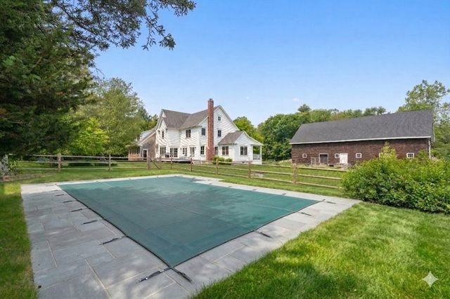 2 Snow Street, Sherborn, MA 01770