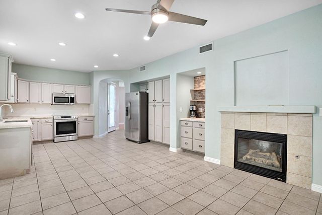 1801 N Miramar Lane, Clovis, CA 93619