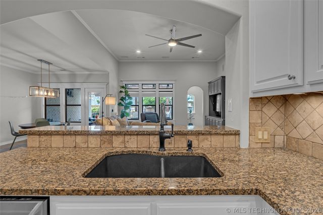 11942 S 92nd East Avenue, Bixby, OK 74008