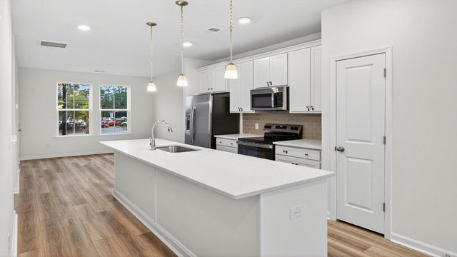 4633 Forest Hills Drive 1004, North Charleston, SC 29418