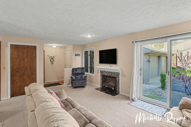 840 Brook Village Court, Holland, MI 49423