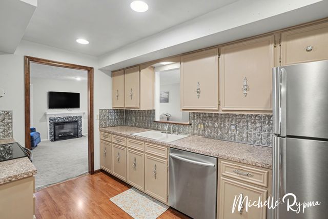840 Brook Village Court, Holland, MI 49423