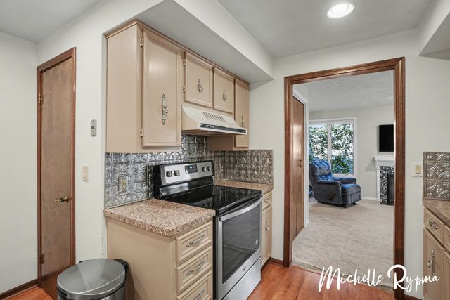 840 Brook Village Court, Holland, MI 49423