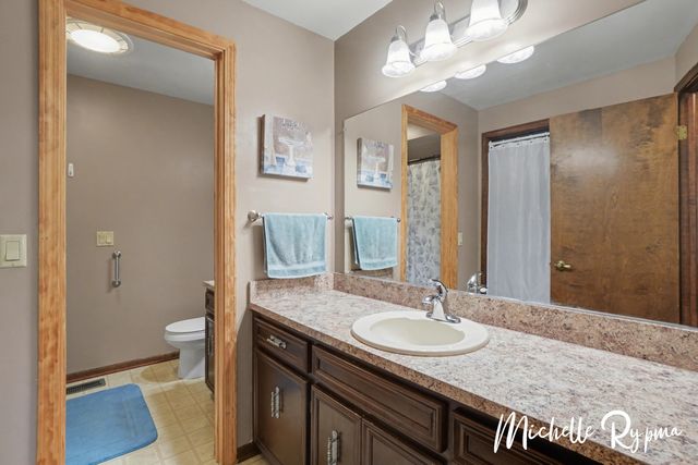 840 Brook Village Court, Holland, MI 49423