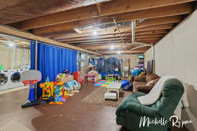840 Brook Village Court, Holland, MI 49423