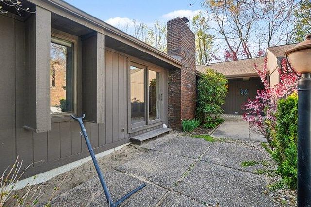 840 Brook Village Court, Holland, MI 49423