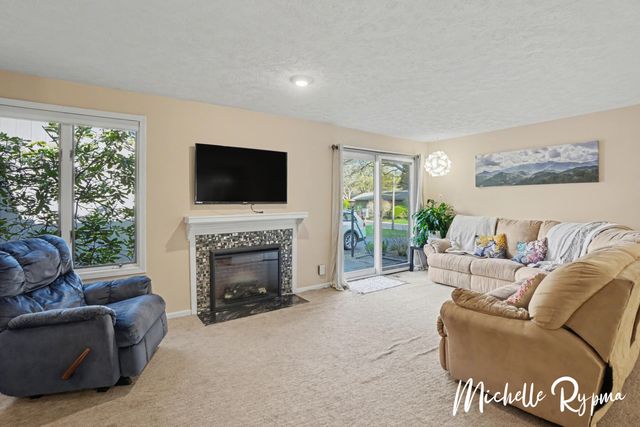 840 Brook Village Court, Holland, MI 49423