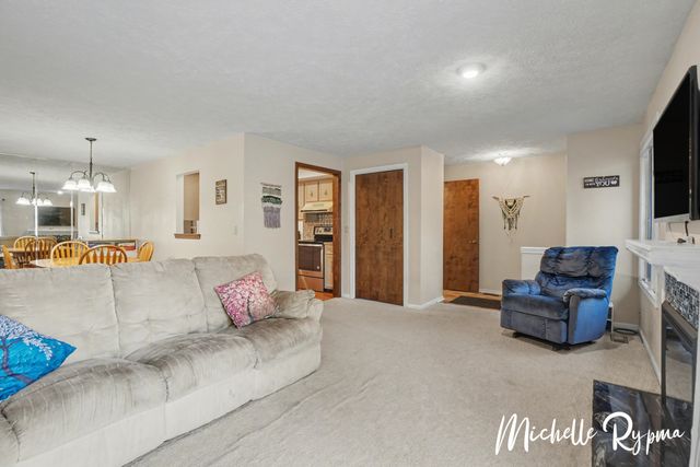 840 Brook Village Court, Holland, MI 49423