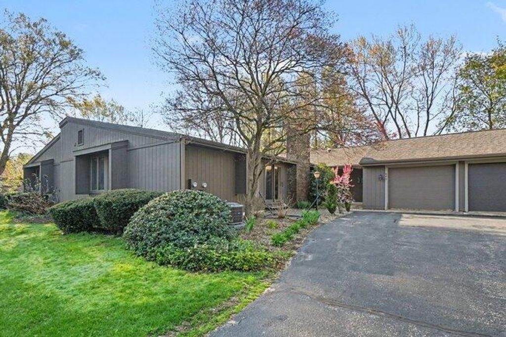 840 Brook Village Court, Holland, MI 49423