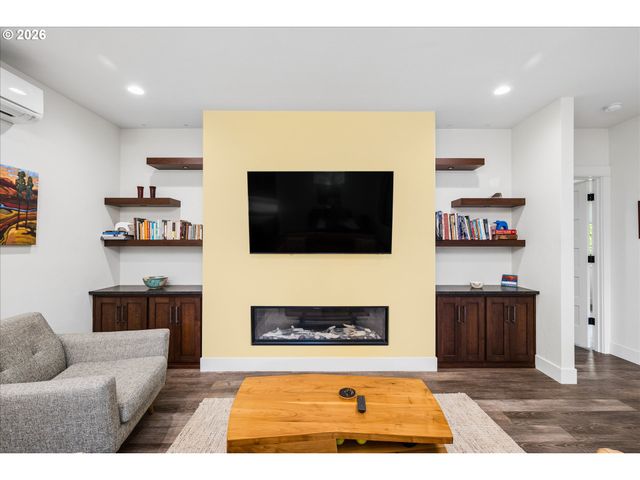 1179 HYDE PARK Pl, Eugene, OR 97401
