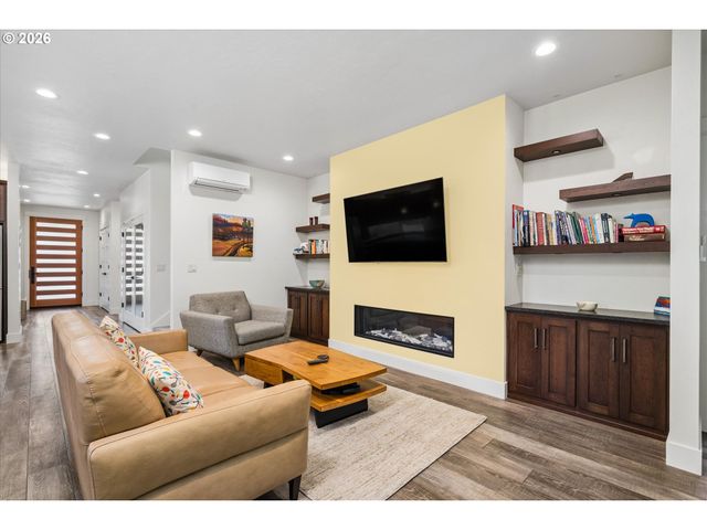 1179 HYDE PARK Pl, Eugene, OR 97401