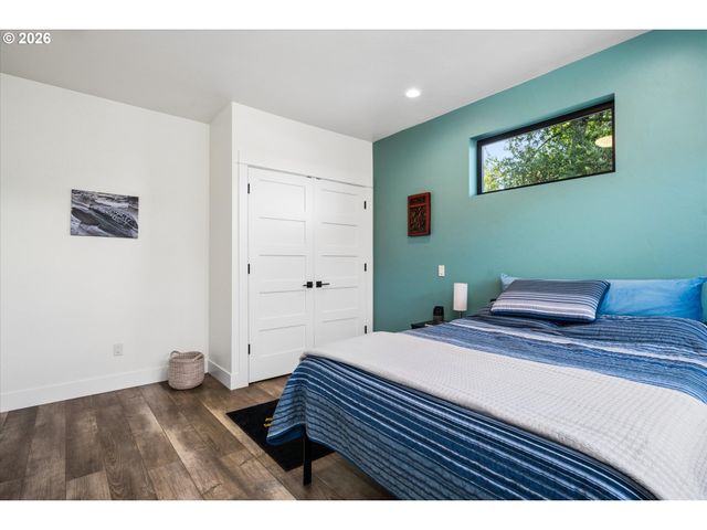 1179 HYDE PARK Pl, Eugene, OR 97401