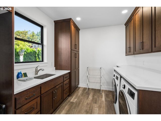 1179 HYDE PARK Pl, Eugene, OR 97401